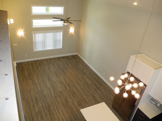 Building Photo - Extraordinary Townhome in Carbondale's South West