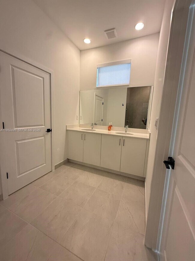 Building Photo - 5816 Agostino Way