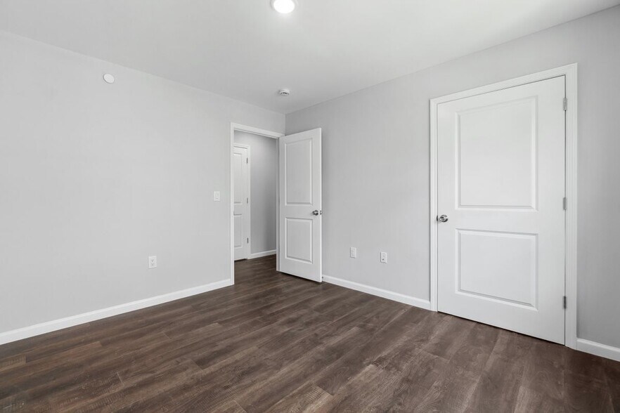 Building Photo - 889 S 17th St