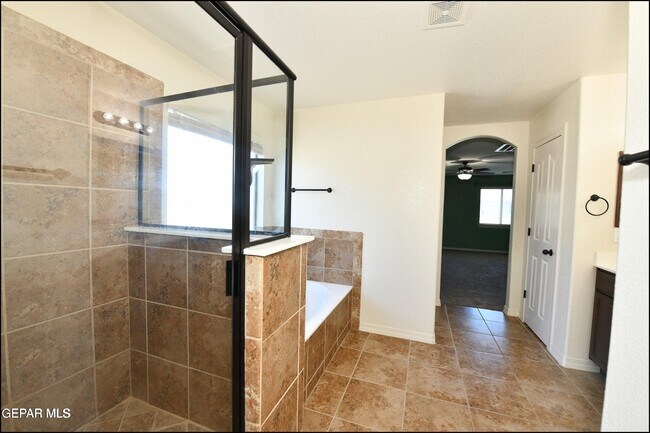Building Photo - 14309 S Cave Ave