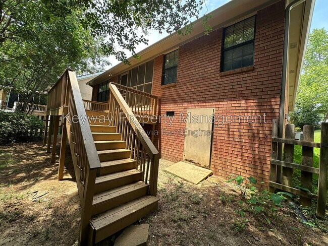 Building Photo - 2919 Pointewest Dr