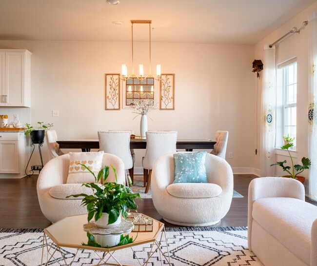 Building Photo - Luxury 3B/3.5B Townhome with Finished Base...