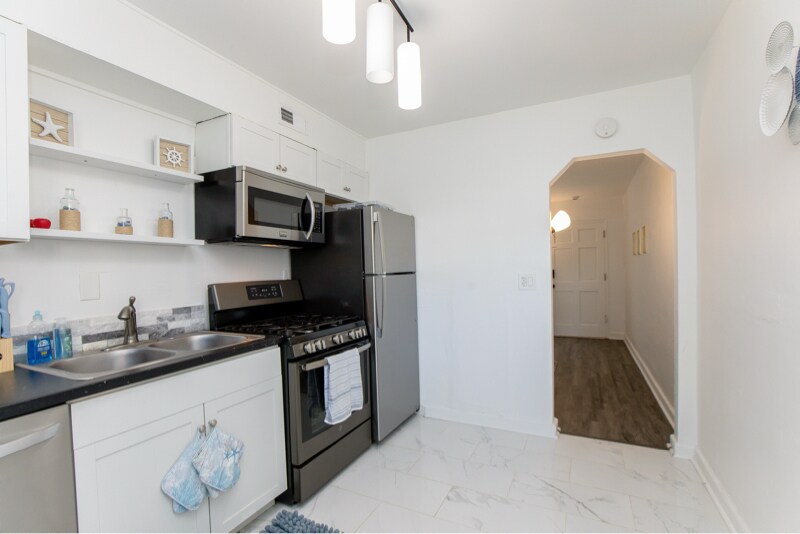 Building Photo - 1324 Hillside Ave