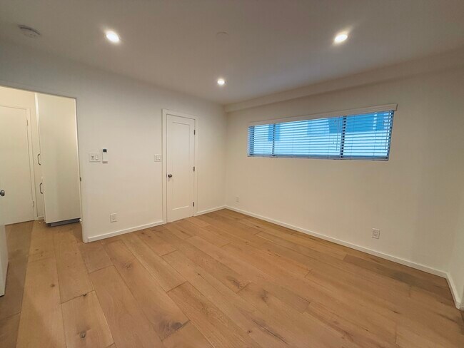 Building Photo - 517 Pier Ave