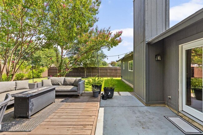 Building Photo - 8000 Treehouse Ln