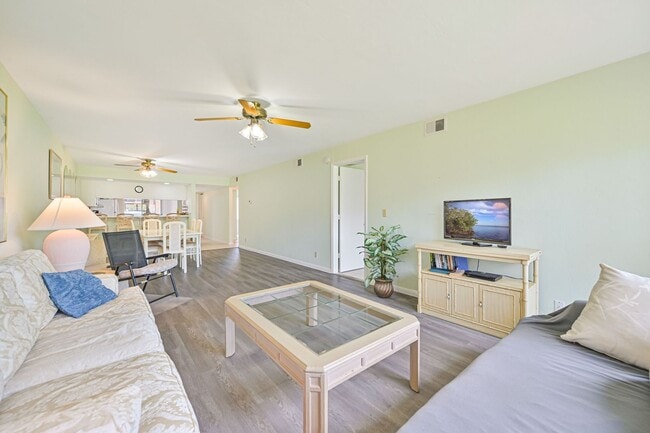 Building Photo - Beautiful Condo in South Naples