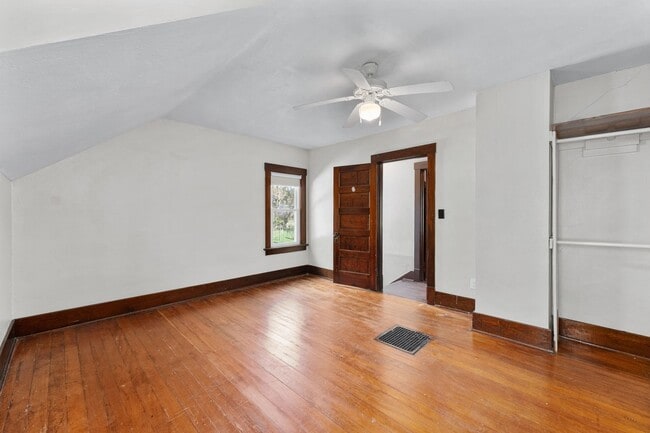 Building Photo - 568 W Main St