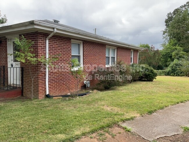 Building Photo - 3407 Pine Cir