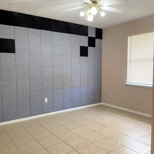 Building Photo - 7017 Haven Creek Dr