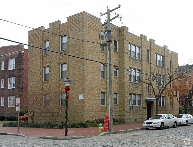 Primary Photo - Rosemyr Apartments