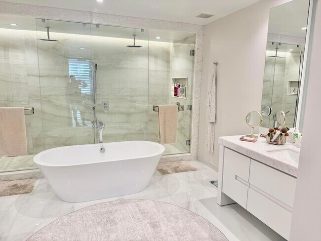 Building Photo - 220 SE Mizner Blvd