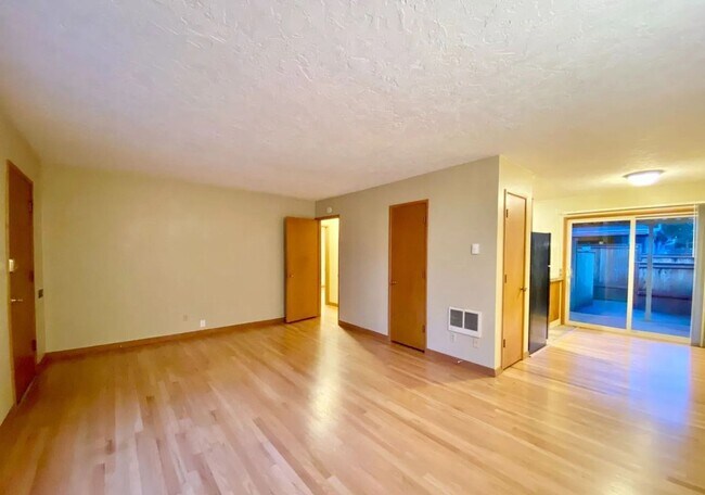 Building Photo - Charming and attractive 2 bed/1 bath in Irvington Neighborhood!