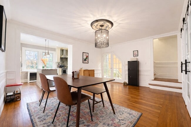 Building Photo - 1-94 Burns St