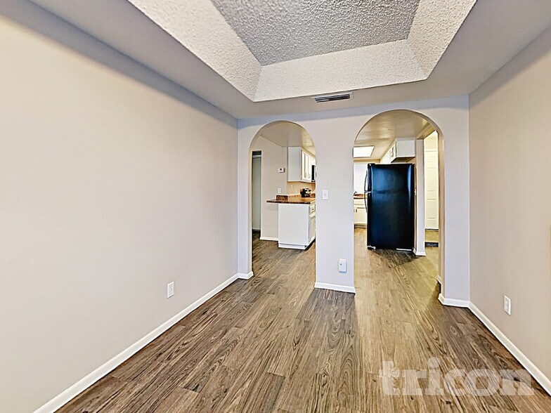 Building Photo - 3921 W Rue De Lamour Ave