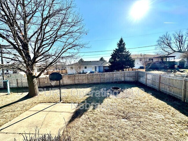 Building Photo - 20215 Pinkney St