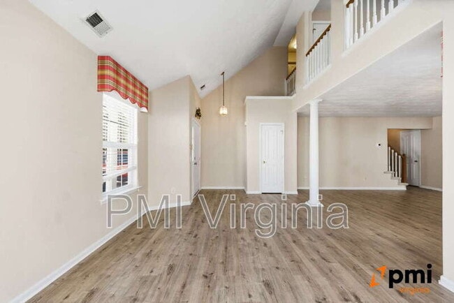 Building Photo - 1002 Nicklaus Dr