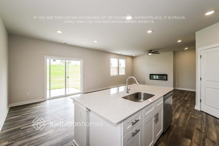 Building Photo - 814 Olde England Dr