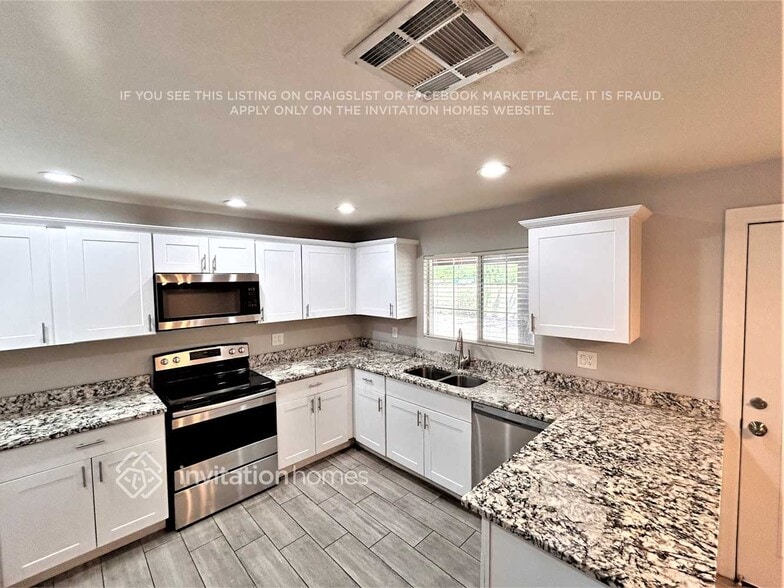 Building Photo - 3452 E Acoma Dr