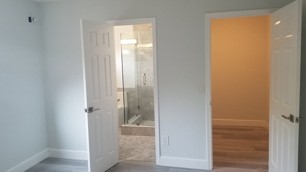 Building Photo - 5667 Fountain Ave