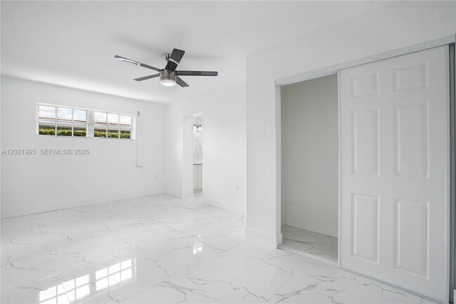 Building Photo - 630 W 72nd Pl