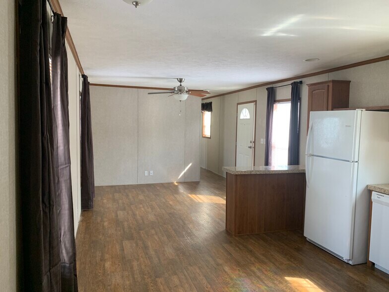 Building Photo - 302 Boston Dr