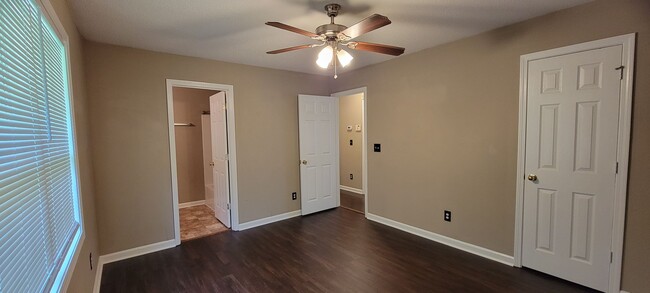 Building Photo - So CLEAN and AFFORDABLE~