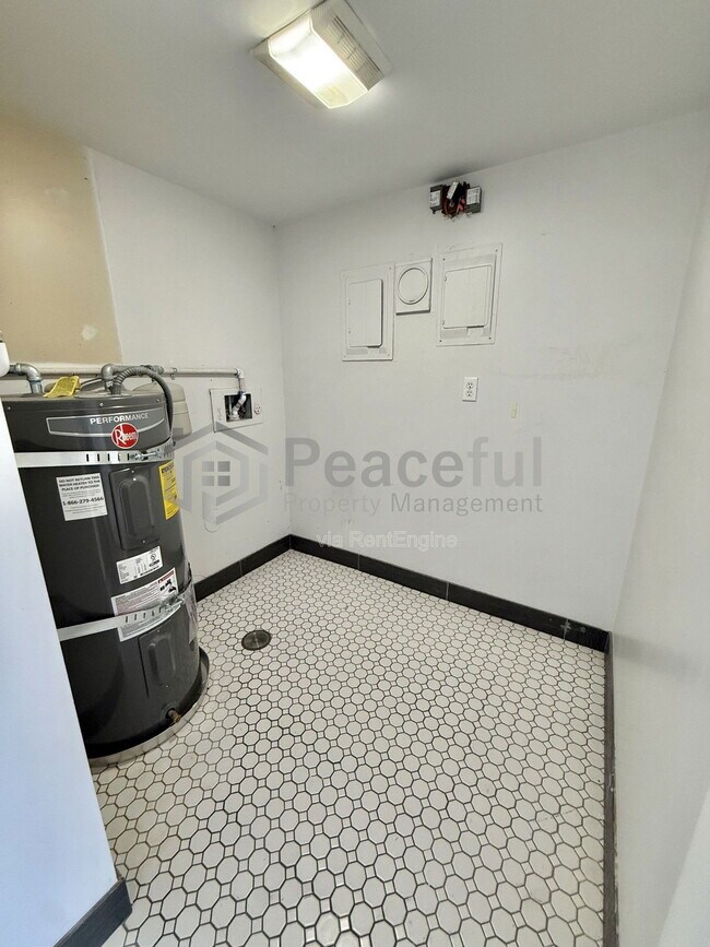 Building Photo - 515 S 1000 E