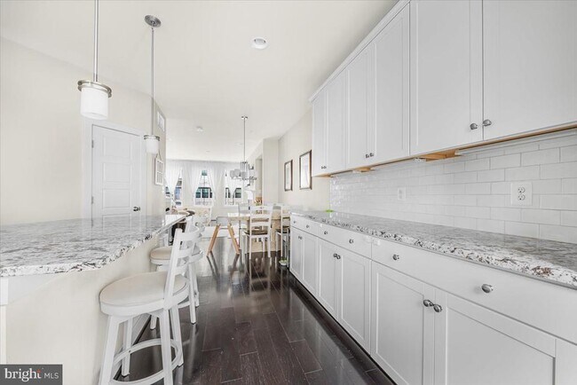 Building Photo - 12611 Macaulay St