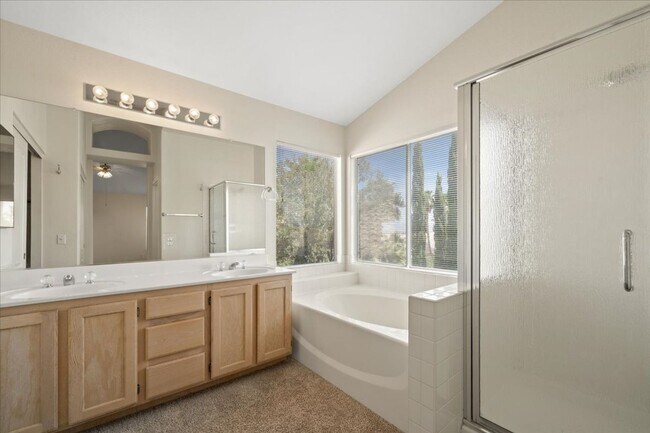Building Photo - Spacious 4 Bd, 3 bth with in Summerlin with Beautiful Backyard and Bonus Space