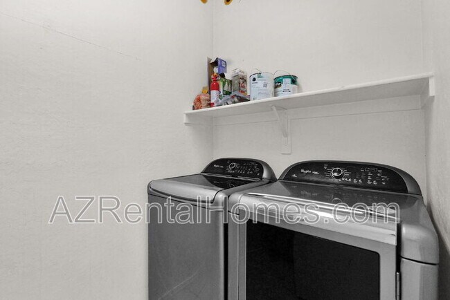 Building Photo - 6308 S 69th Glen