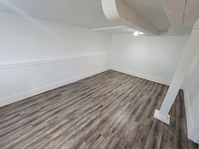 Building Photo - 2310 N 75th Ave