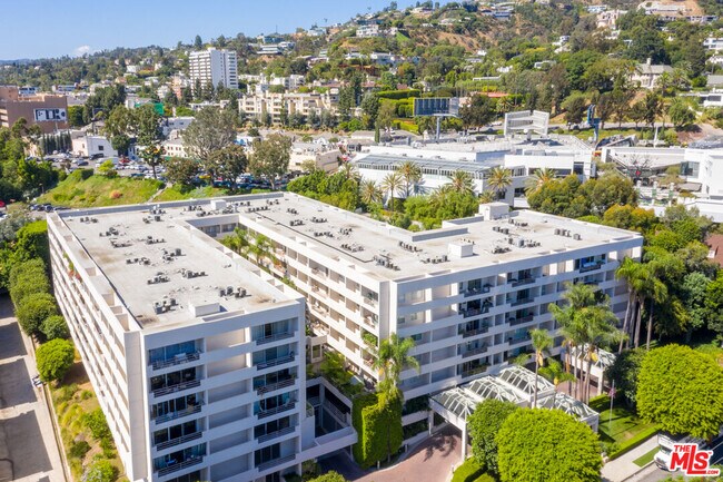 Building Photo - 1131 Alta Loma Rd