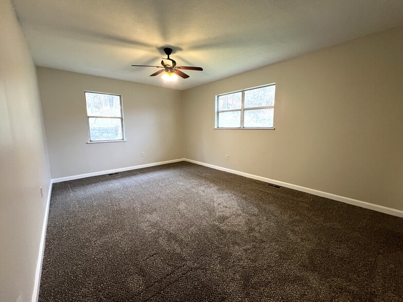 Main Bedroom - 424 Lemmon St
