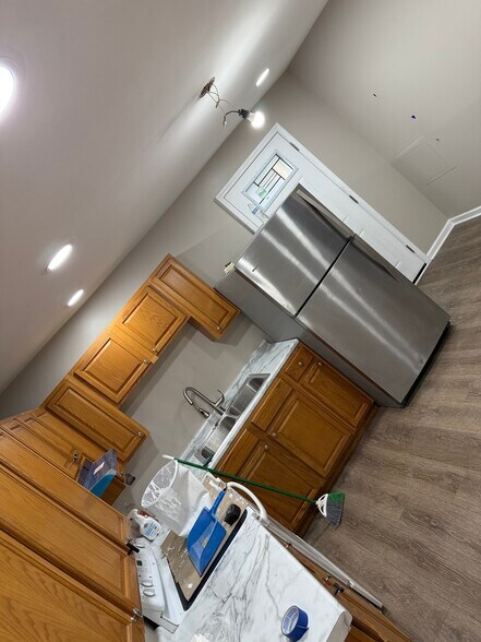 Building Photo - 1102 N 19th Ave