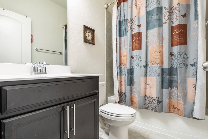 Building Photo - 2424 Coyote Way