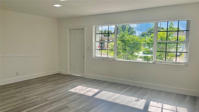 Building Photo - 1420 S 24th Terrace