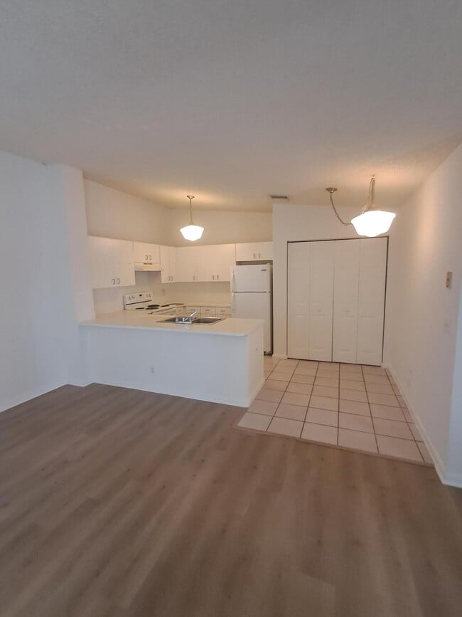 Building Photo - 1465 Hawthorne Pl