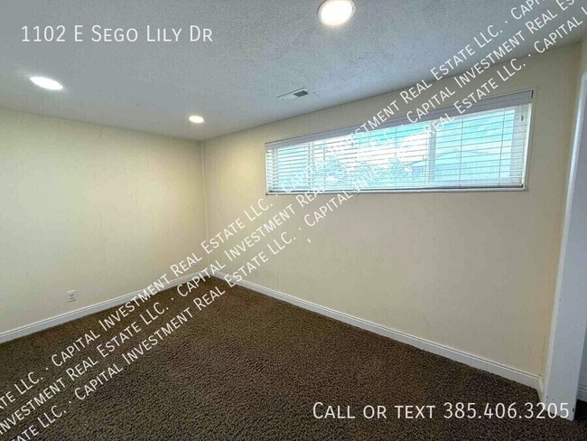 Building Photo - 1102 E Sego Lily Dr