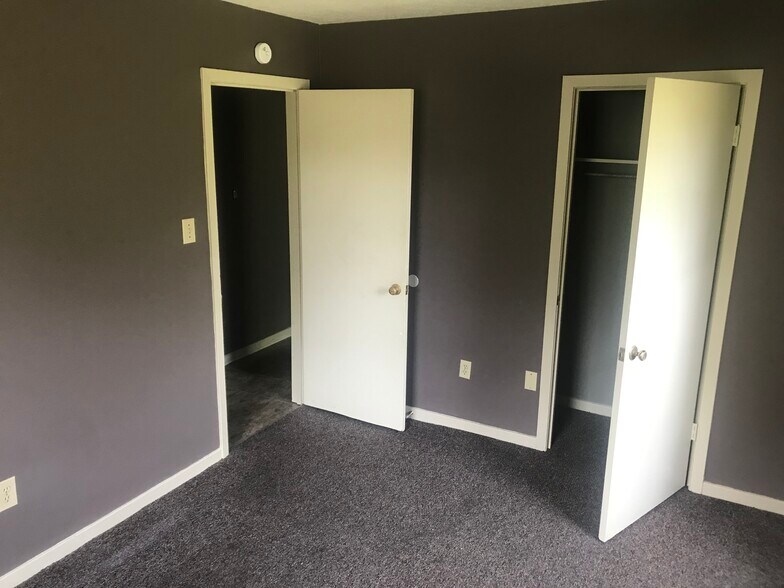 Building Photo - 135 York Dr