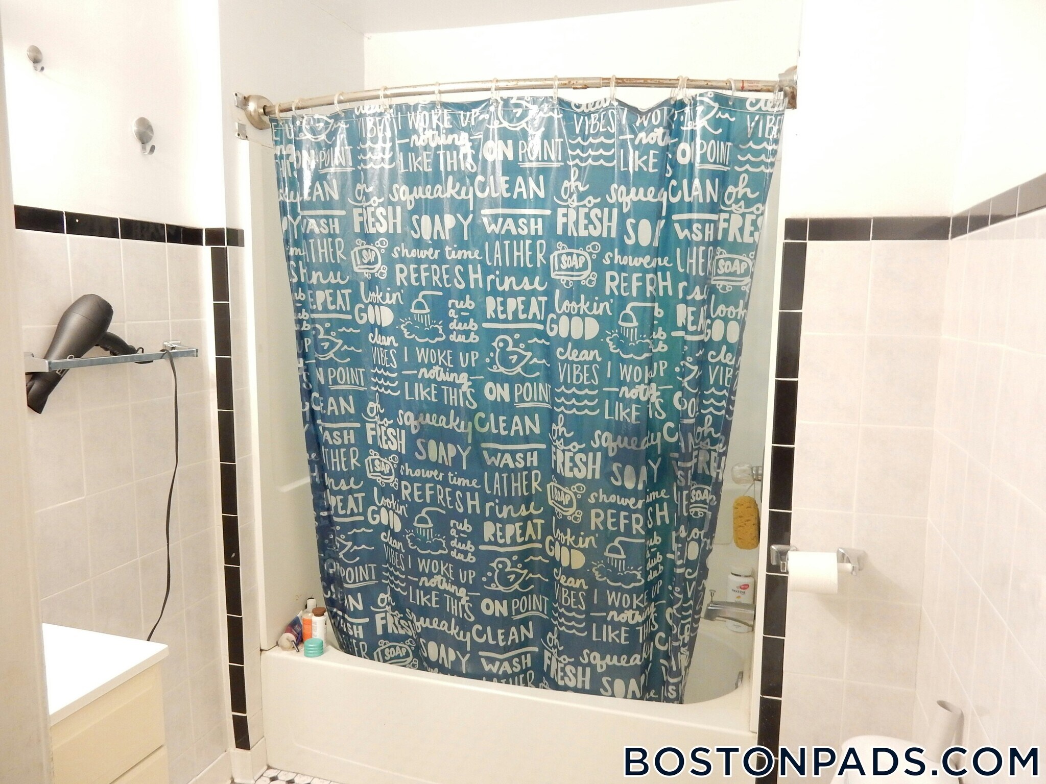 Building Photo - 322 St Paul St