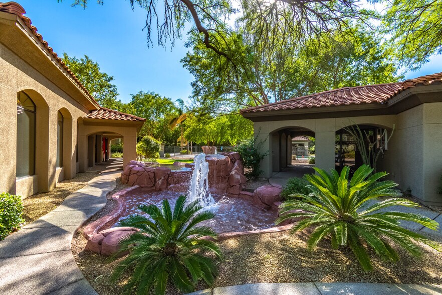 Community walkways - 5751 N Kolb Rd