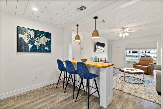 Building Photo - 103 A St