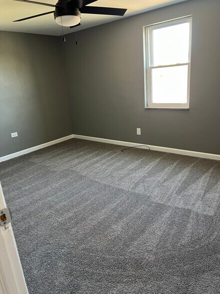 Building Photo - 5136 Fieldcrest Dr