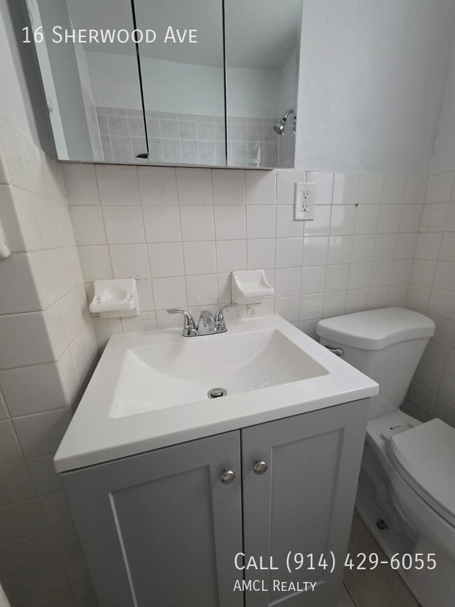 Building Photo - 16 Sherwood Ave