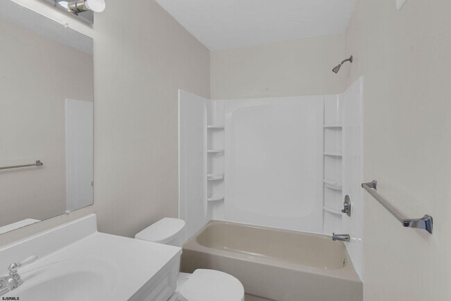 Building Photo - 303 Heather Croft