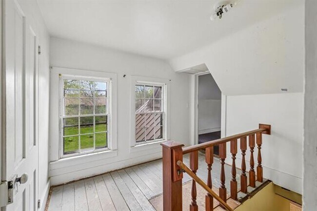 Building Photo - SPACIOUS 3+ BEDROOM HOME WILL BE READY TO WELCOME YOU