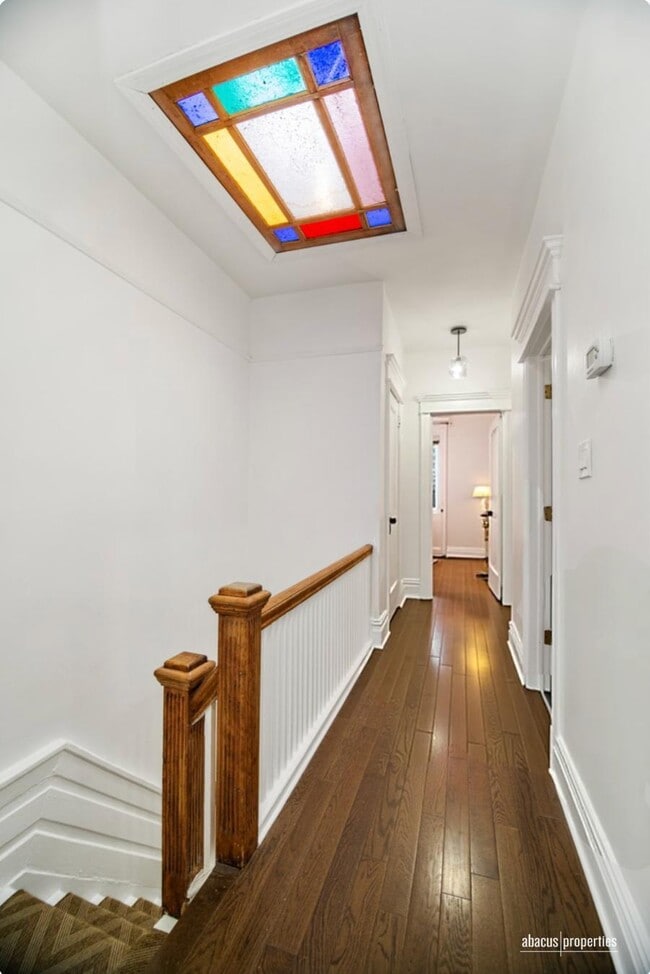 Building Photo - 2+ Bedroom with Private Deck