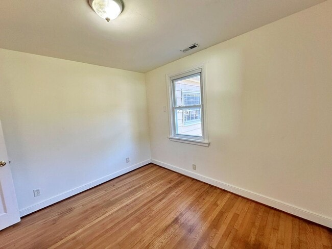 Building Photo - Cottage Rancher on Private Drive