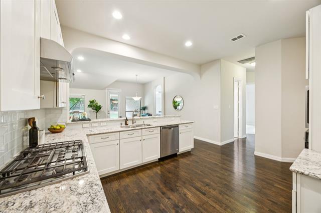 Building Photo - 501 Oak Point Dr