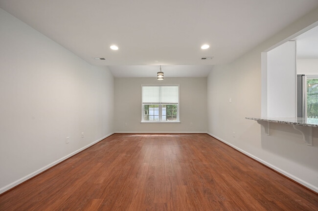 Building Photo - 176 Stoney Dr